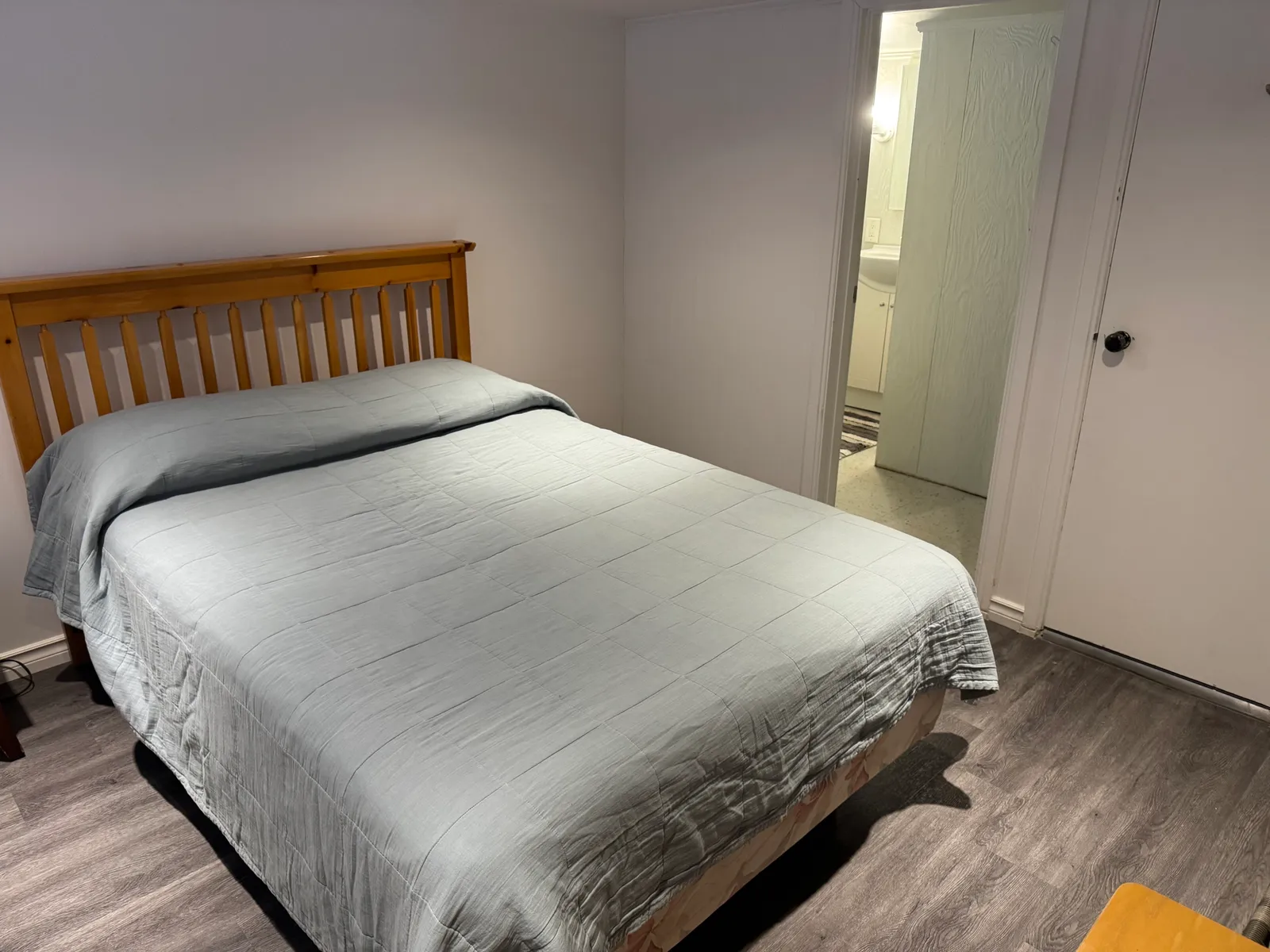 Bright Quiet Private Basement Apartment